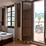 Aspasios Plaza Real Apartmán *