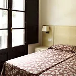Aspasios Plaza Real Apartmán *
