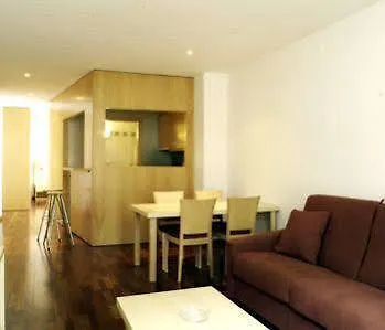 Daire Aspasios Plaza Real Barselona